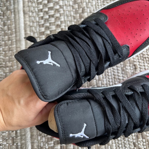 Nike NEW Air Jordan 1 Low GS Bred Toe Sneakers Size 5 Youth W/Original Box - Picture 6 of 11